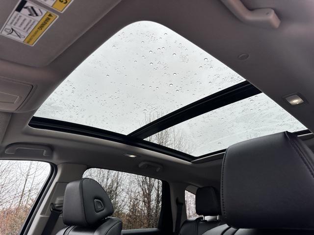 used 2024 Acura MDX car, priced at $39,000