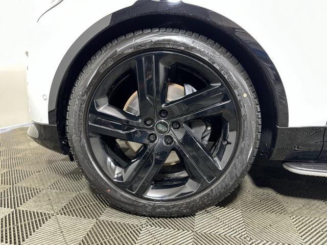 new 2025 Land Rover Discovery car, priced at $72,525