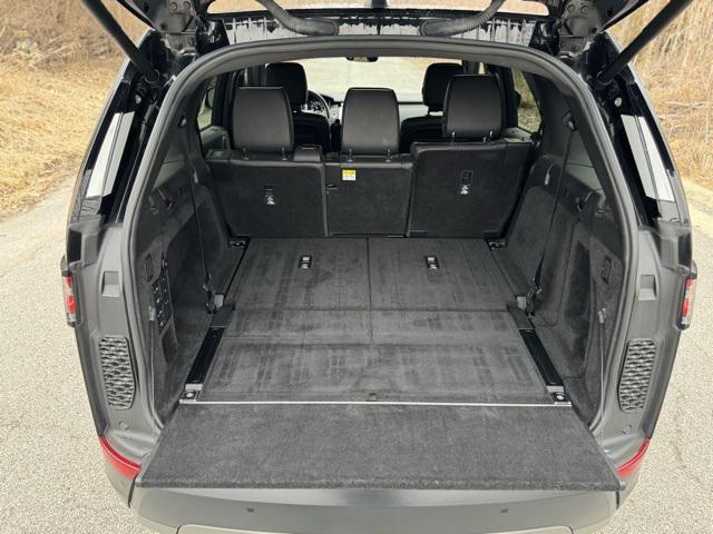 used 2018 Land Rover Discovery car, priced at $18,495