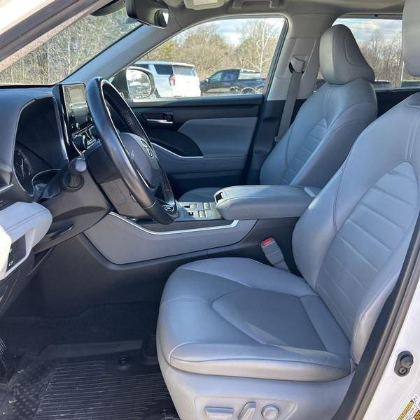 used 2021 Toyota Highlander car, priced at $30,997