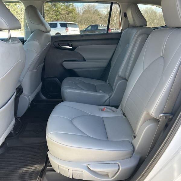 used 2021 Toyota Highlander car, priced at $30,997