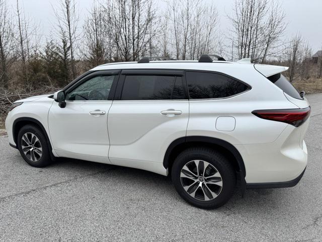 used 2021 Toyota Highlander car, priced at $29,545