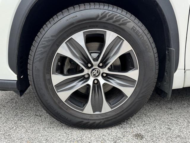 used 2021 Toyota Highlander car, priced at $29,545