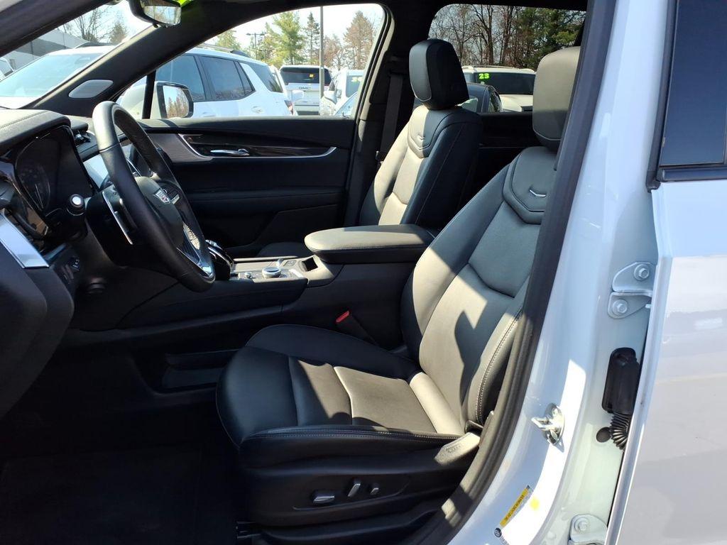 used 2024 Cadillac XT6 car, priced at $46,122