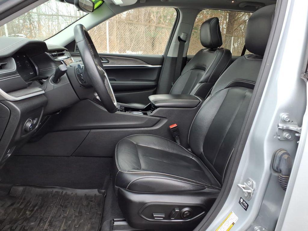 used 2022 Jeep Grand Cherokee car, priced at $27,141