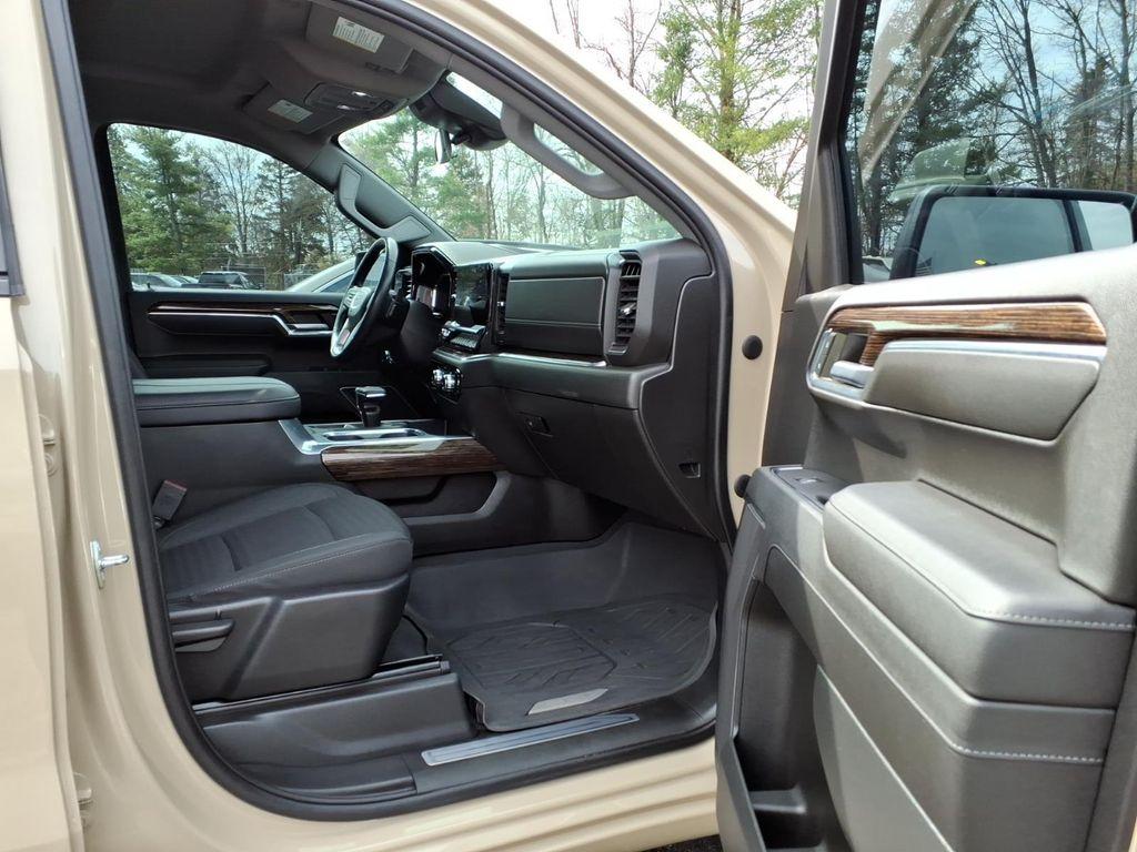 used 2023 GMC Sierra 1500 car, priced at $43,075