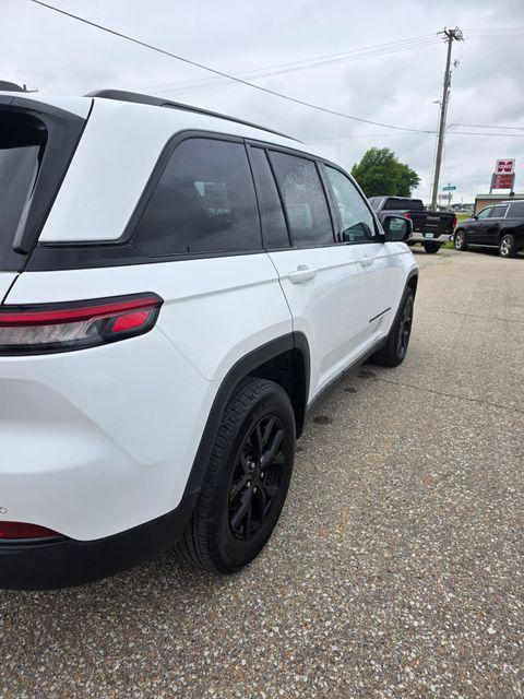 used 2024 Jeep Grand Cherokee car, priced at $30,966