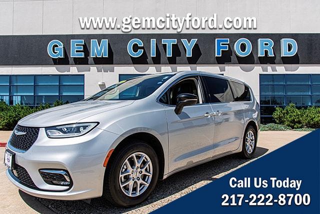 used 2024 Chrysler Pacifica car, priced at $29,997