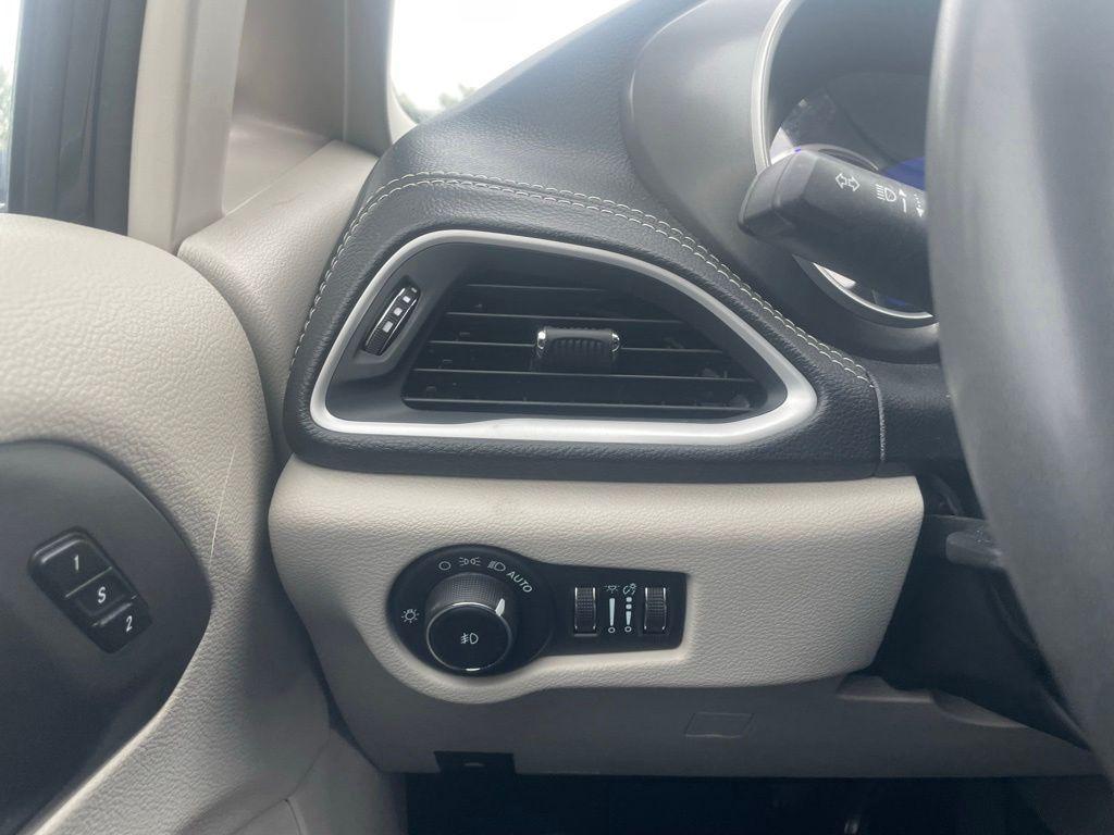 used 2023 Chrysler Pacifica Hybrid car, priced at $24,026