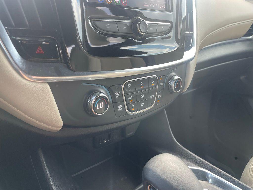 used 2022 Chevrolet Traverse car, priced at $24,625