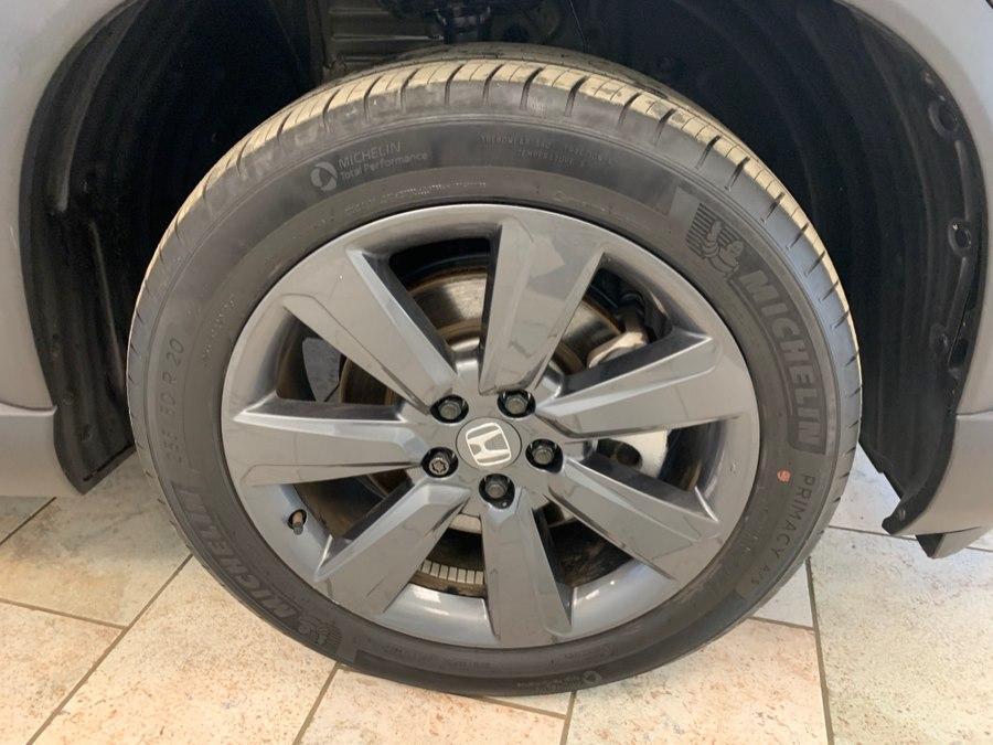used 2025 Honda Pilot car, priced at $35,997