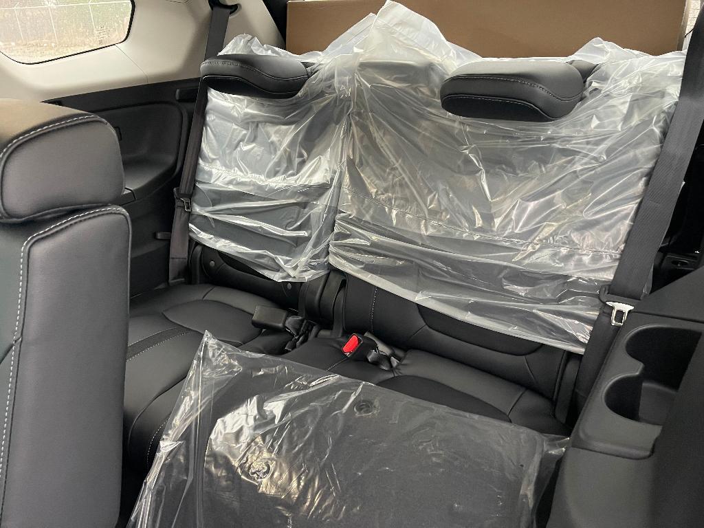 new 2025 Honda Pilot car, priced at $43,868