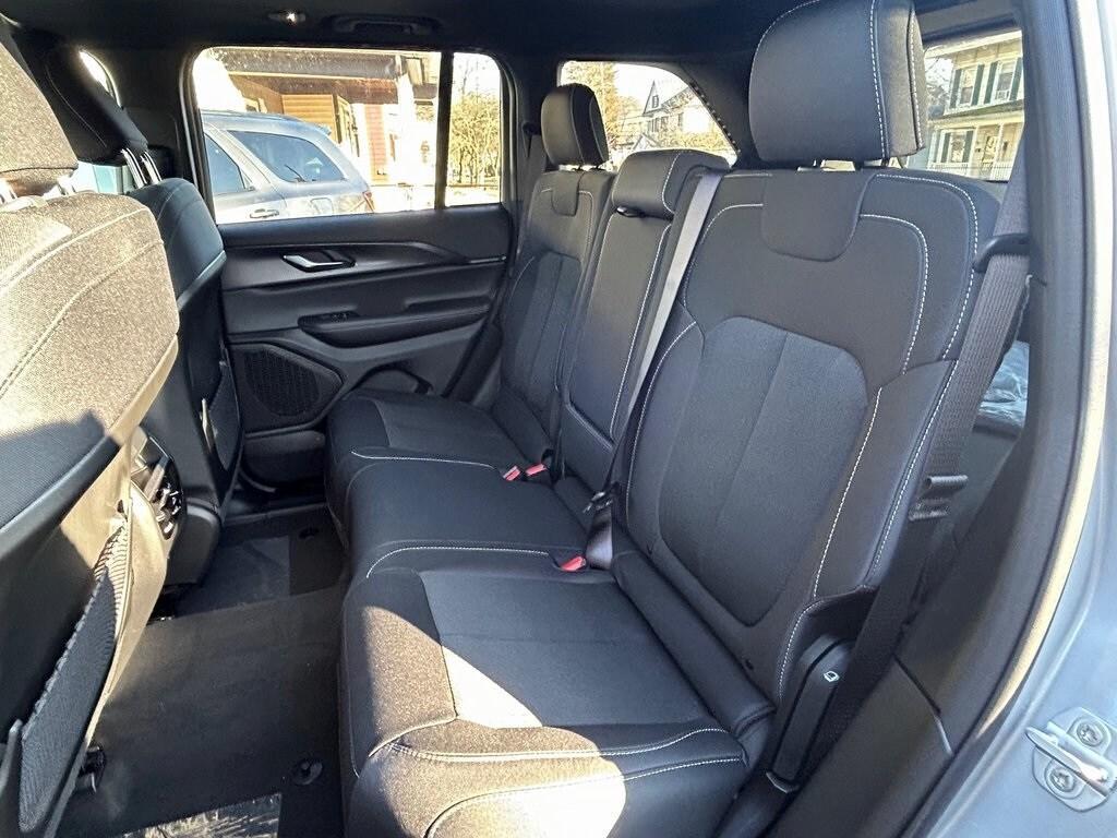 new 2025 Jeep Grand Cherokee car, priced at $46,418