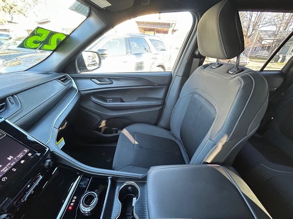 new 2025 Jeep Grand Cherokee car, priced at $46,418