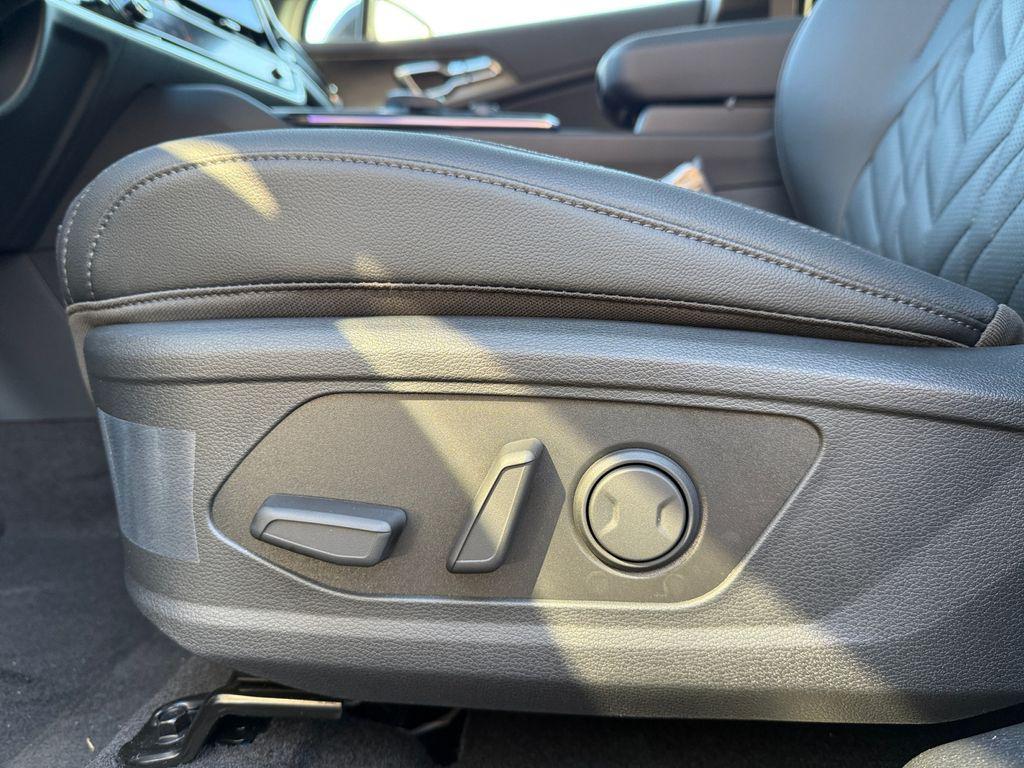 new 2025 Kia Sportage Plug-In Hybrid car, priced at $43,646