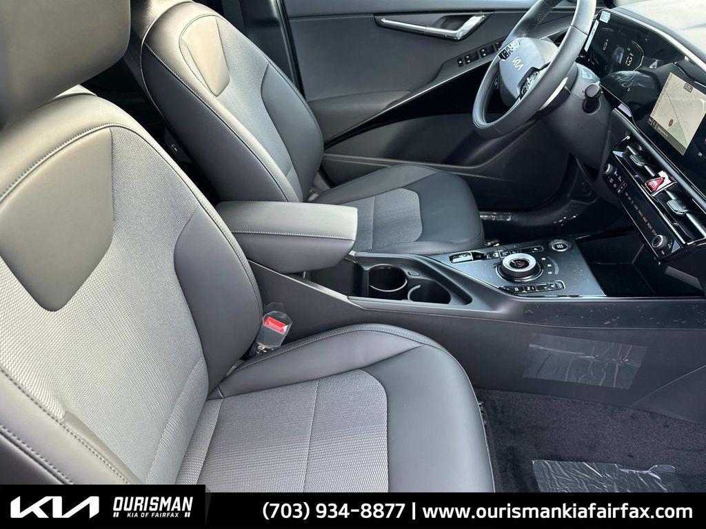 new 2025 Kia Niro Plug-In Hybrid car, priced at $32,896