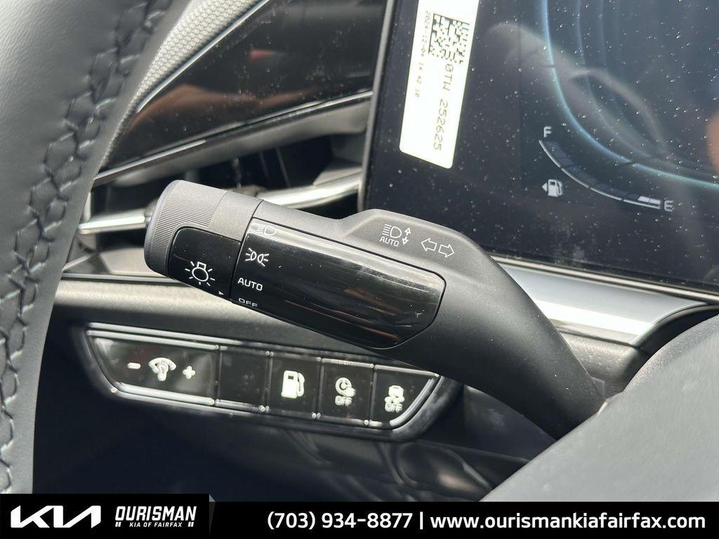 new 2025 Kia Niro Plug-In Hybrid car, priced at $33,108