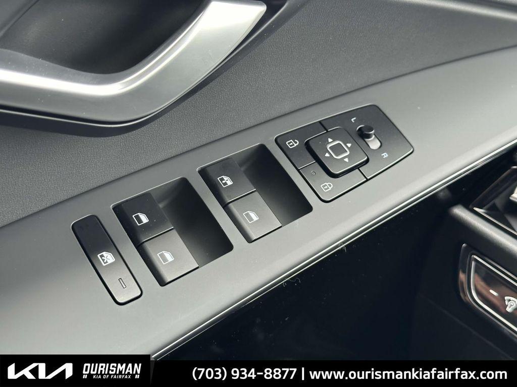 new 2025 Kia Niro Plug-In Hybrid car, priced at $33,108