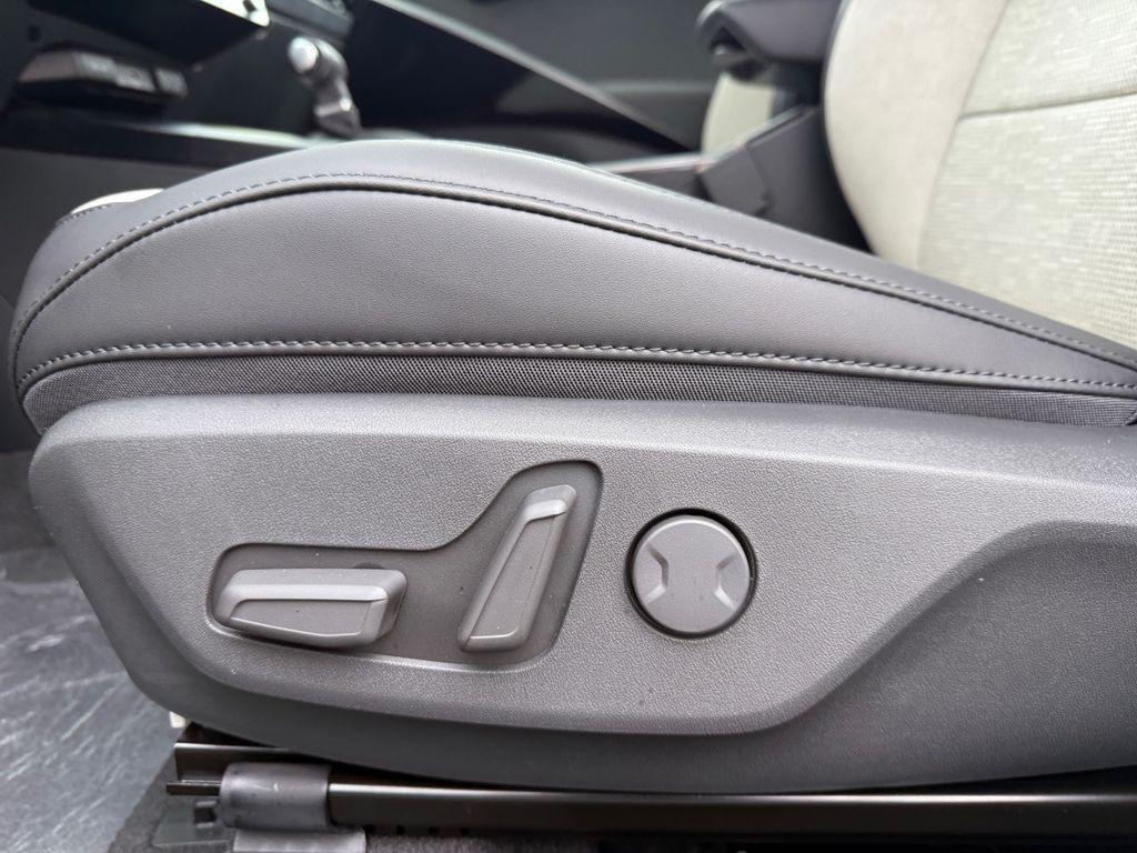 new 2025 Kia Niro car, priced at $32,736