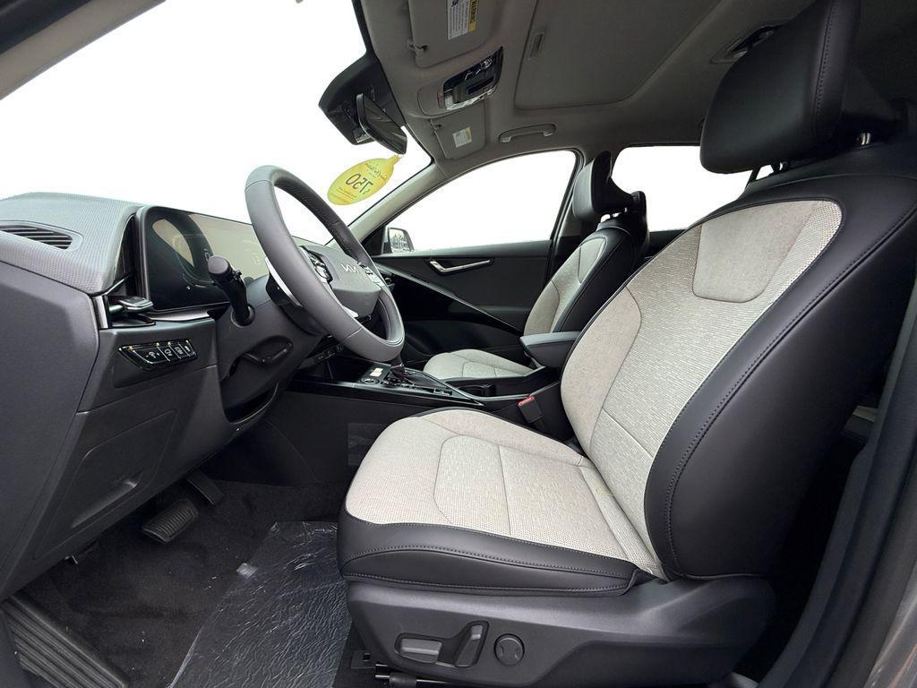 new 2025 Kia Niro car, priced at $32,736