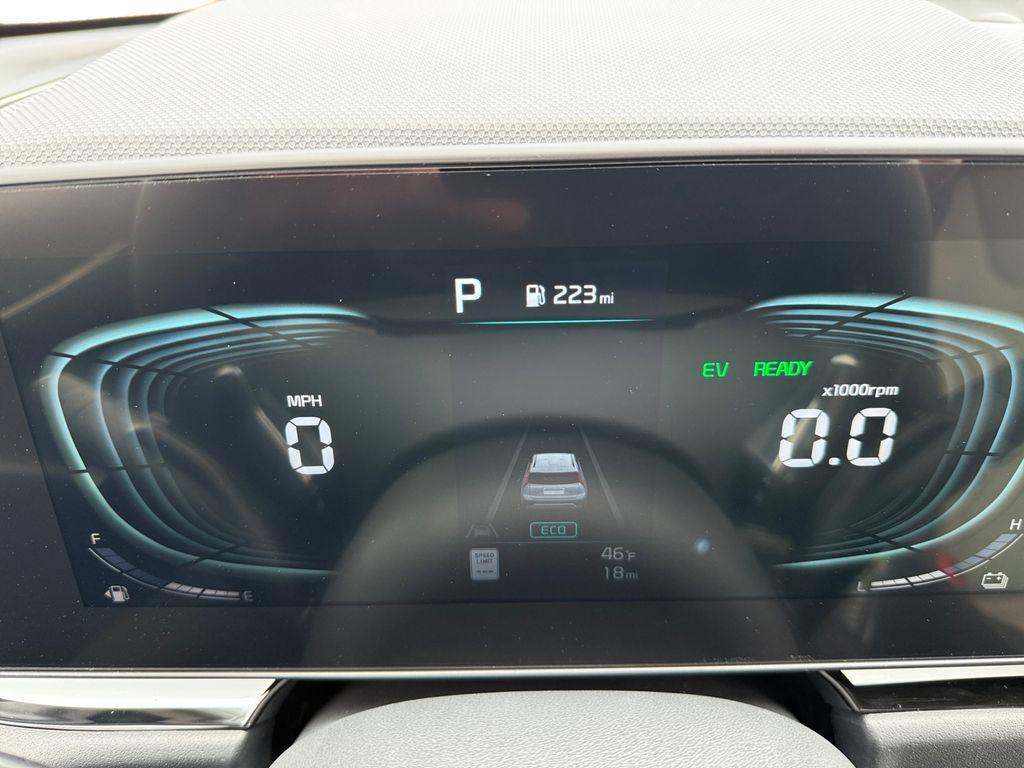 new 2025 Kia Niro car, priced at $32,736