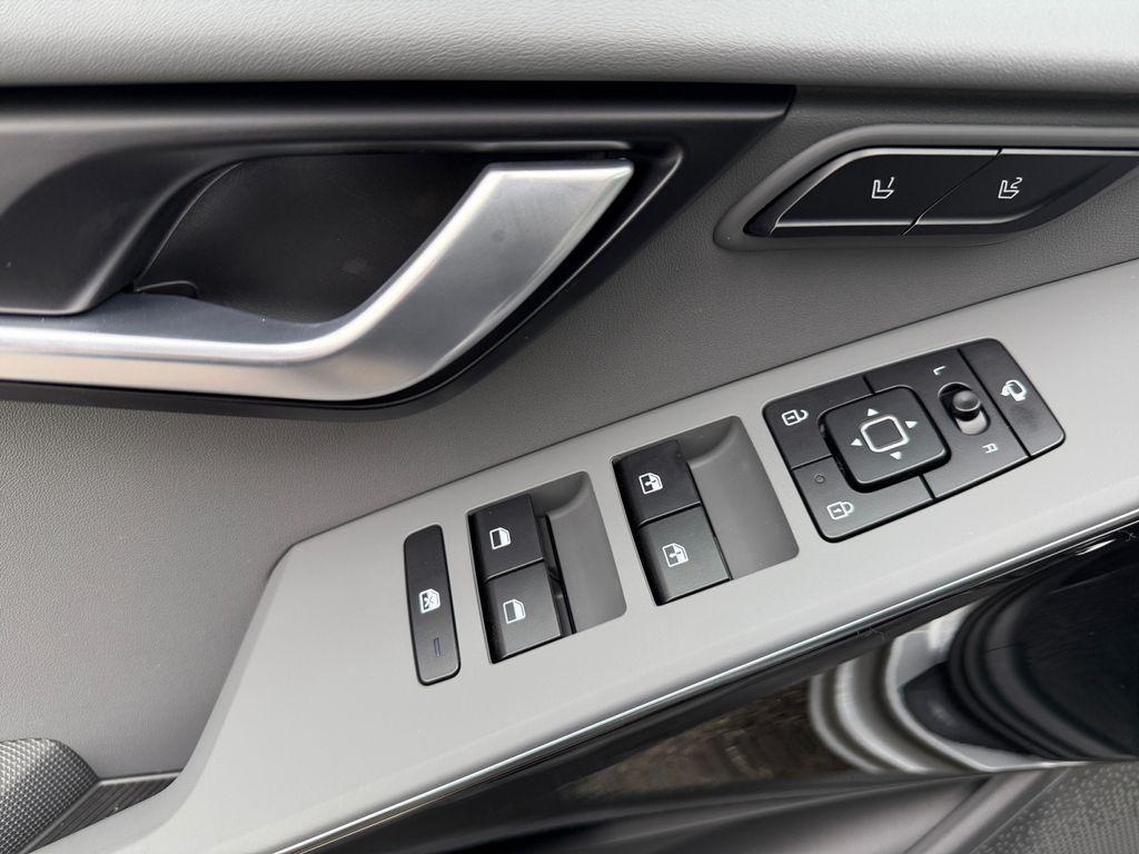 new 2025 Kia Niro car, priced at $32,736