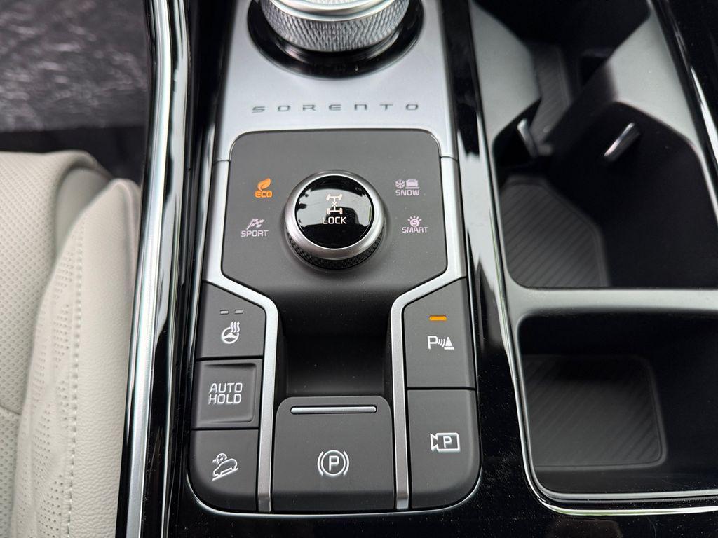 new 2025 Kia Sorento Hybrid car, priced at $46,044