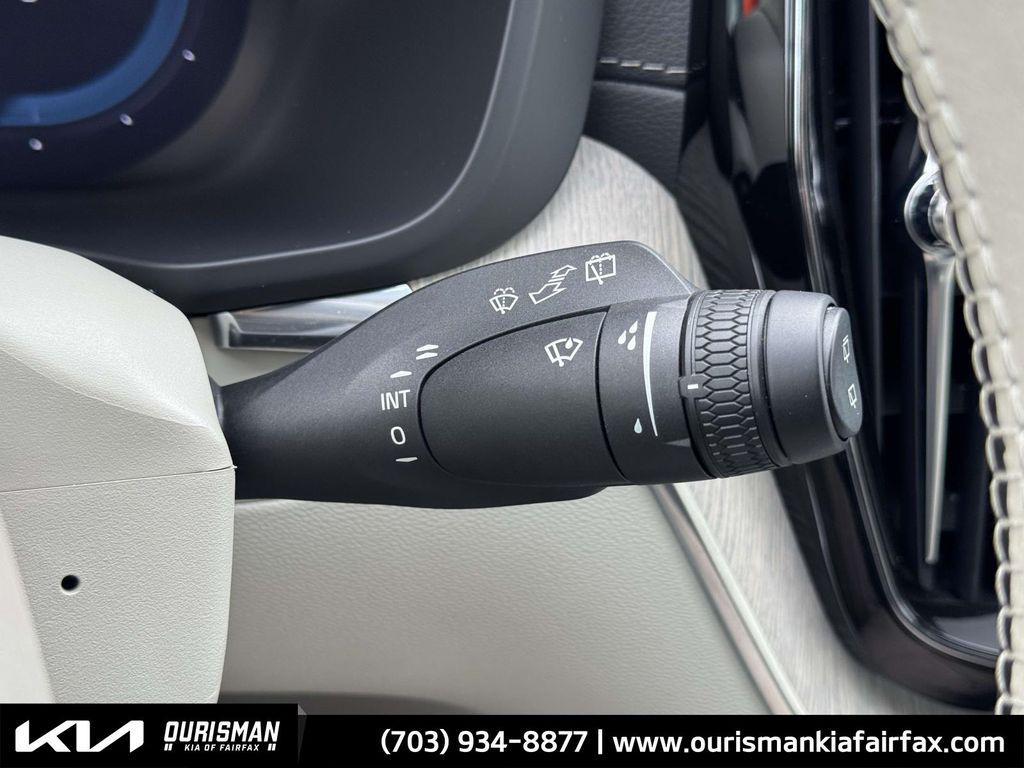 used 2022 Volvo XC60 Recharge Plug-In Hybrid car, priced at $31,000