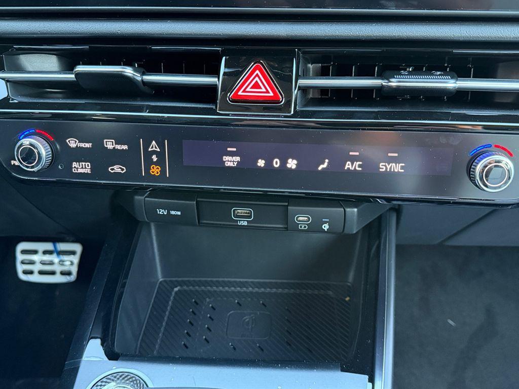 new 2025 Kia Niro car, priced at $35,201