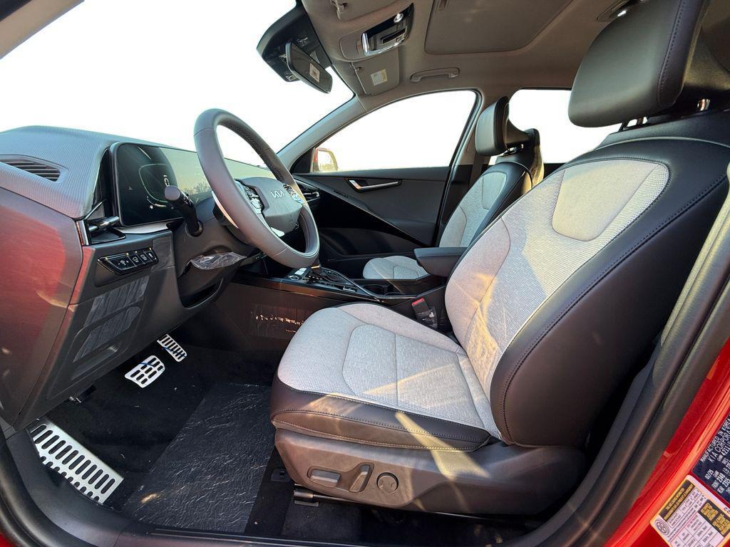 new 2025 Kia Niro car, priced at $35,201