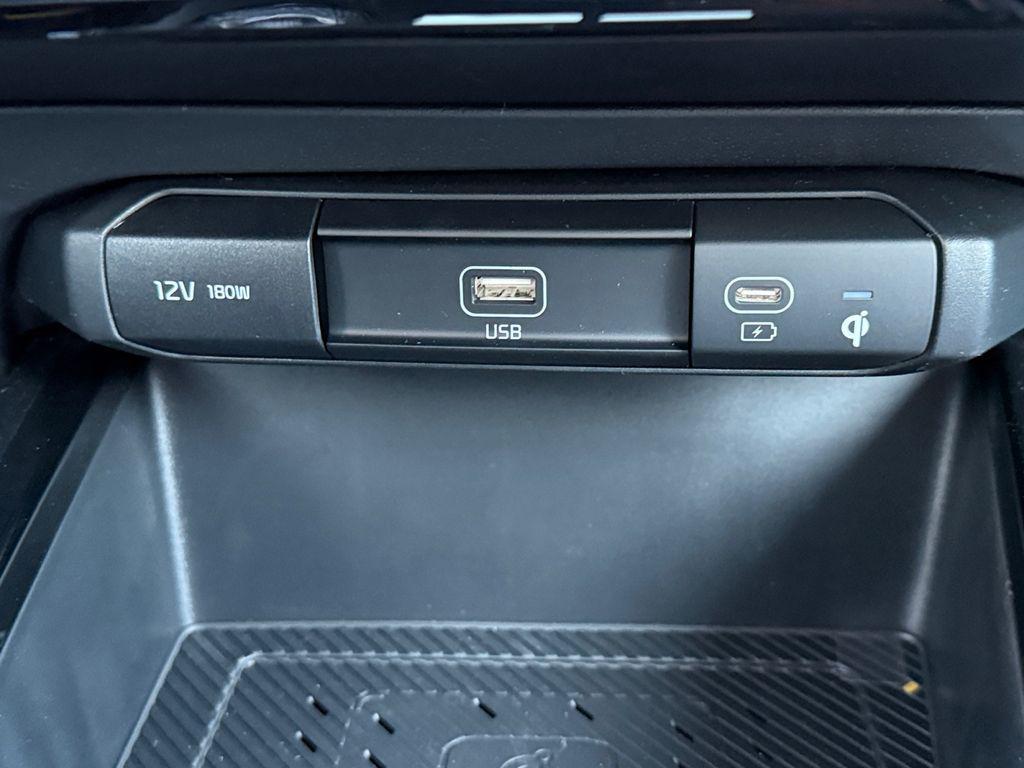 new 2025 Kia Niro car, priced at $35,201