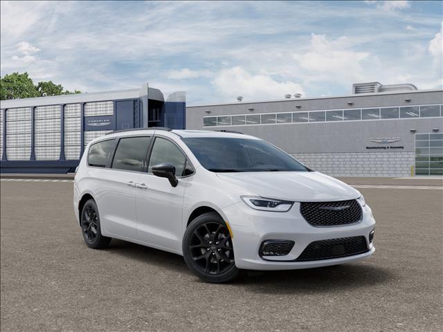 new 2025 Chrysler Pacifica car, priced at $51,565