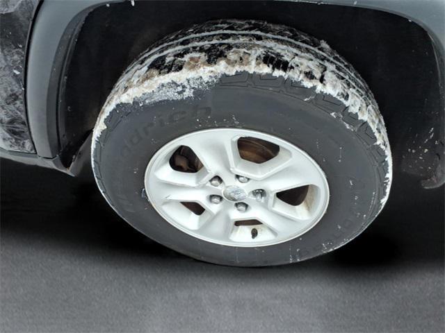 used 2015 Jeep Grand Cherokee car, priced at $6,000