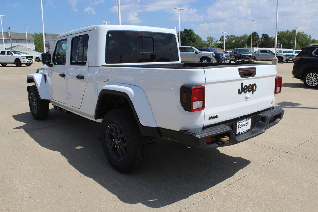 new 2026 Jeep Gladiator car, priced at $45,705
