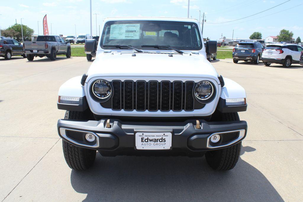 new 2026 Jeep Gladiator car, priced at $45,705