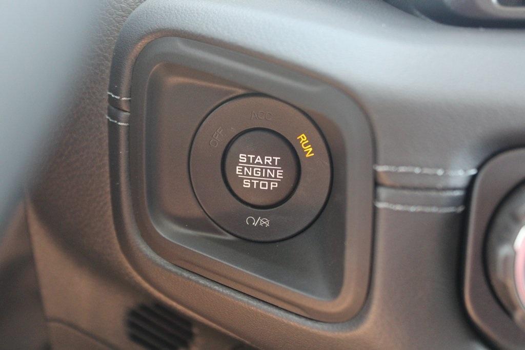 new 2025 Jeep Gladiator car, priced at $40,649