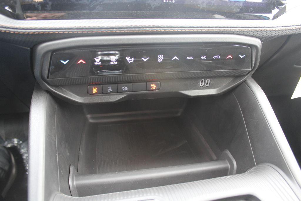 new 2026 Jeep Cherokee car, priced at $38,475