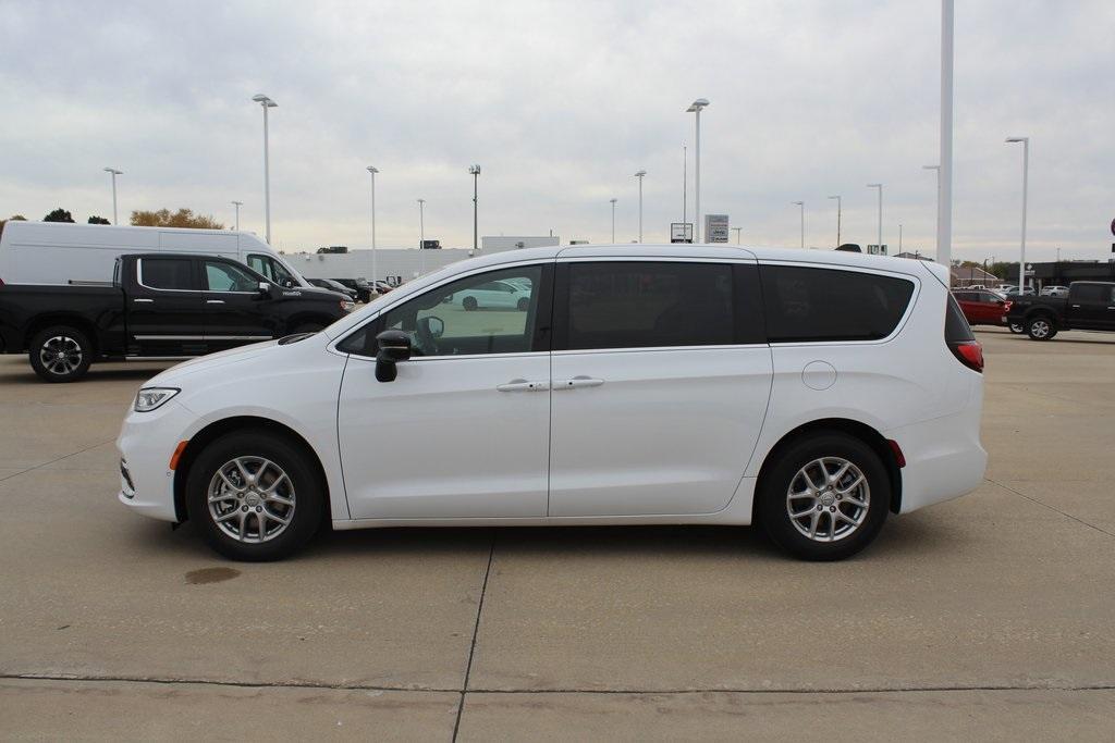 new 2026 Chrysler Pacifica car, priced at $42,567