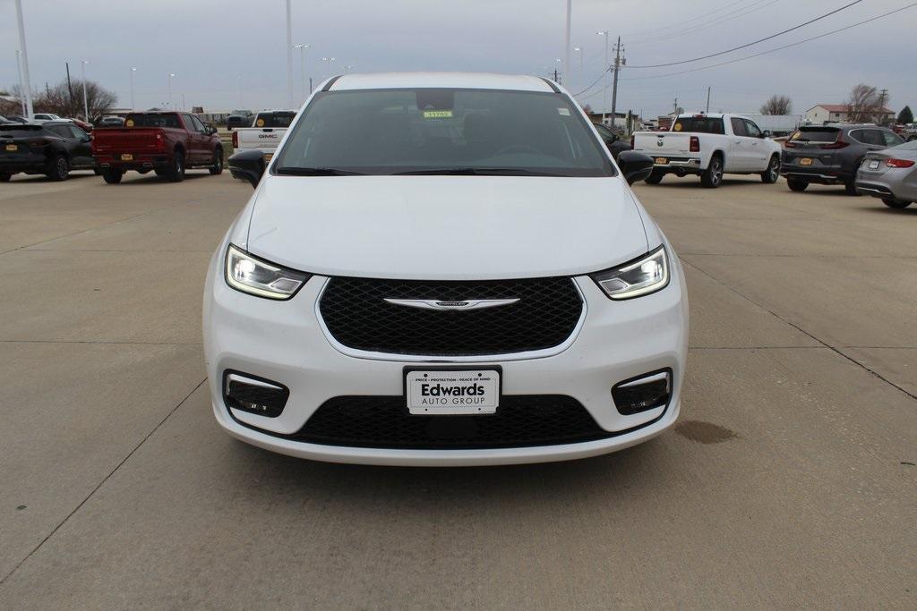 new 2026 Chrysler Pacifica car, priced at $42,567