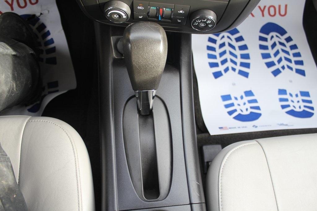 used 2006 Chevrolet Monte Carlo car, priced at $8,752