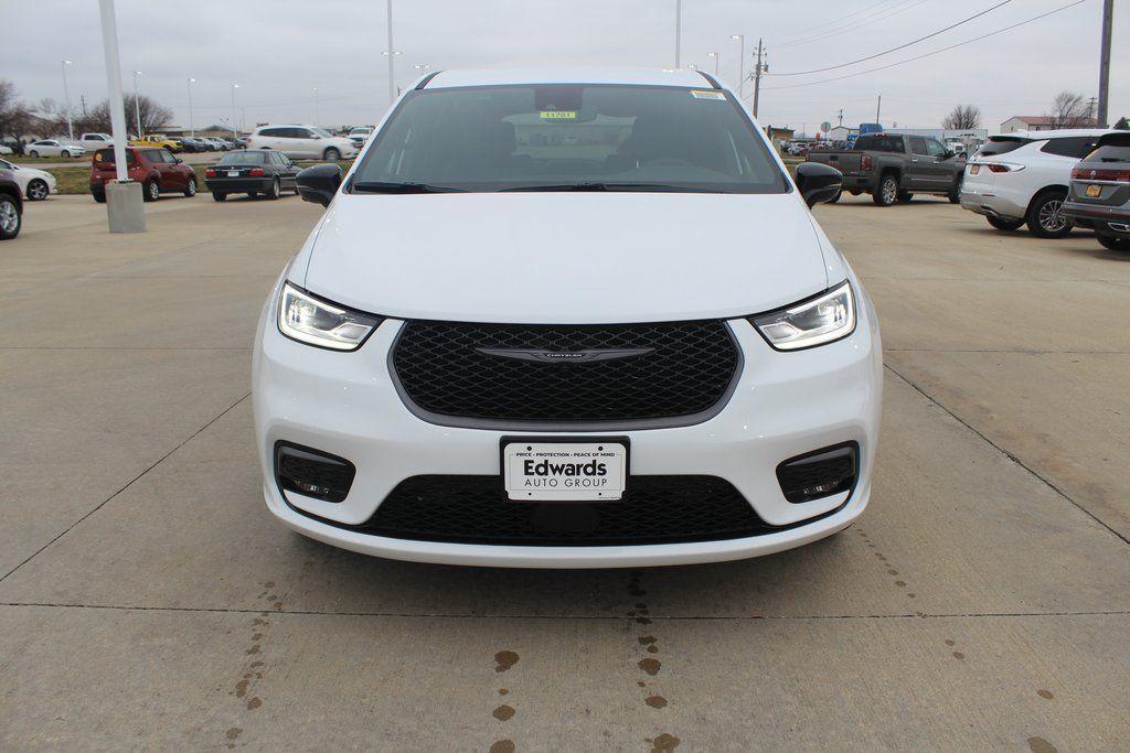 new 2026 Chrysler Pacifica car, priced at $44,026