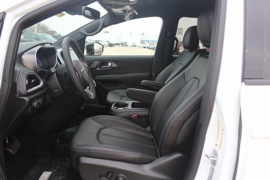 new 2026 Chrysler Pacifica car, priced at $44,026