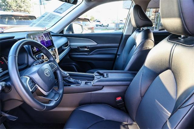 used 2025 Toyota Grand Highlander car, priced at $41,998