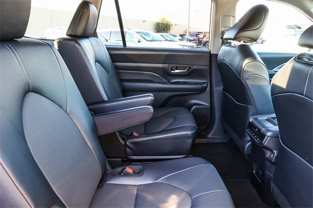 used 2025 Toyota Grand Highlander car, priced at $41,998