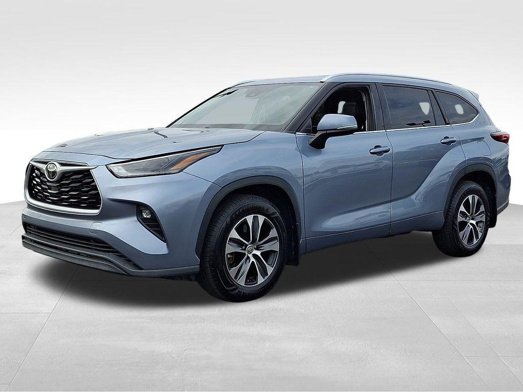 used 2021 Toyota Highlander car, priced at $27,500