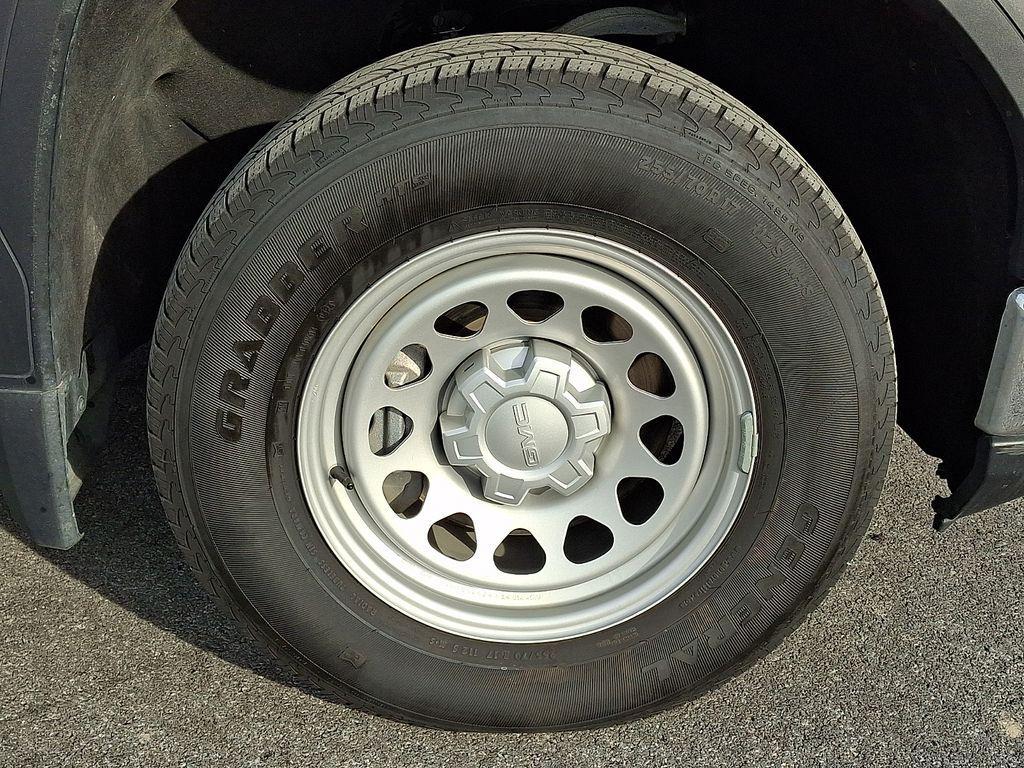 used 2024 GMC Sierra 1500 car, priced at $28,000