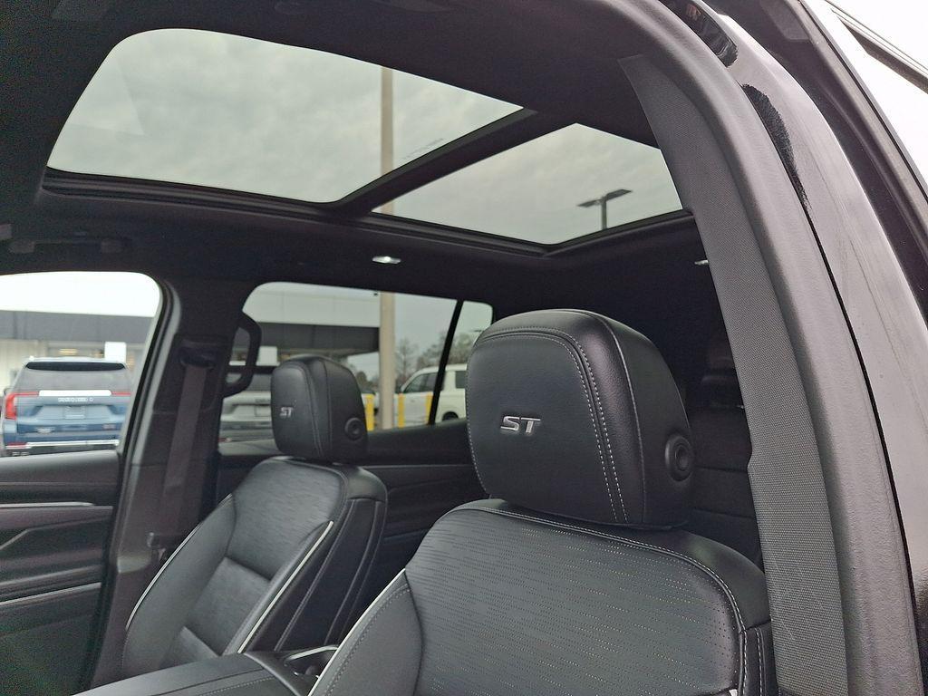 used 2025 Buick Enclave car, priced at $38,500