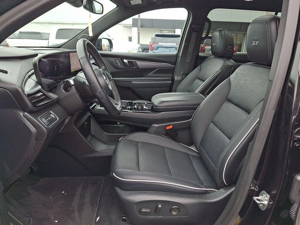 used 2025 Buick Enclave car, priced at $38,500