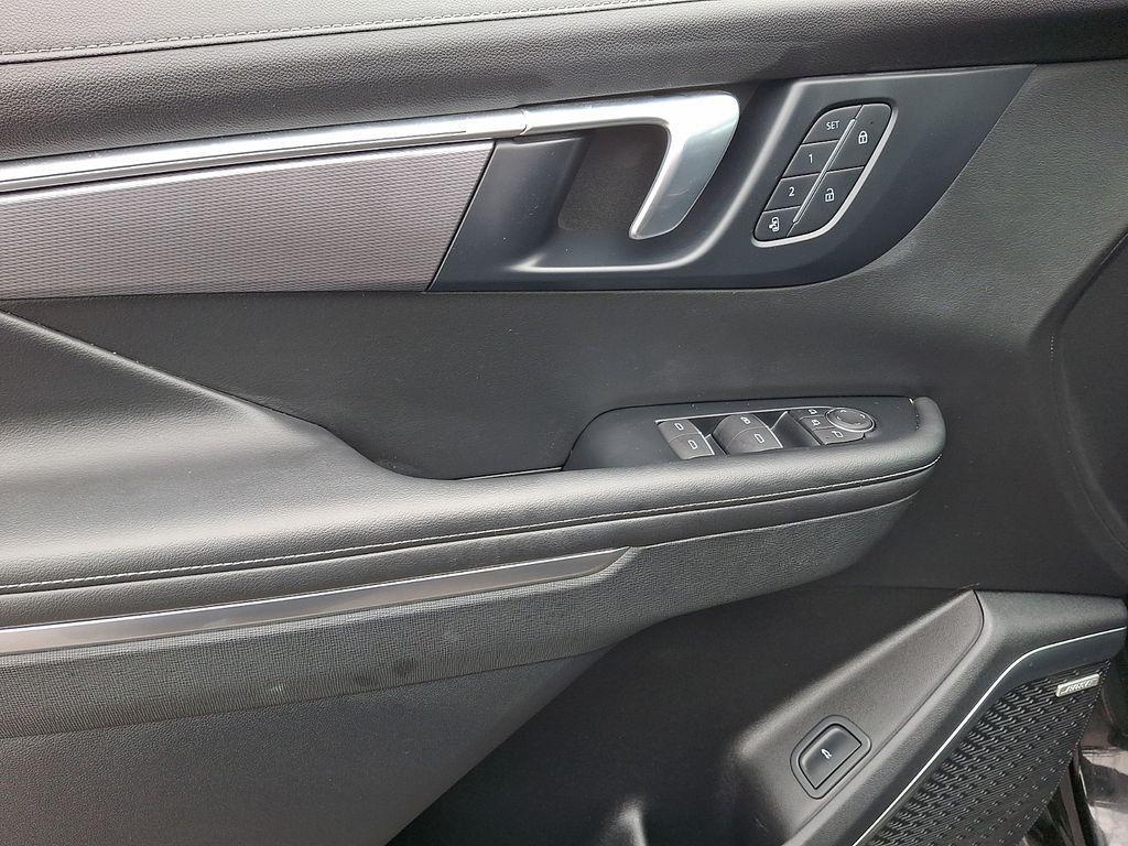 used 2025 Buick Enclave car, priced at $38,500