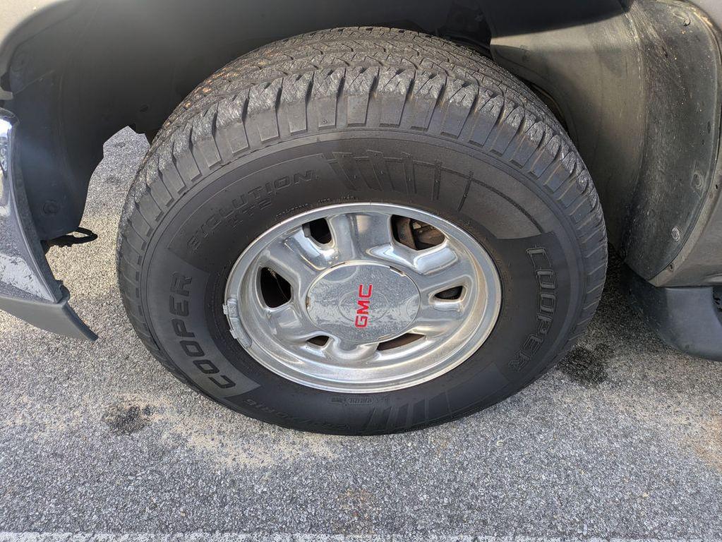 used 2002 GMC Yukon car, priced at $3,498